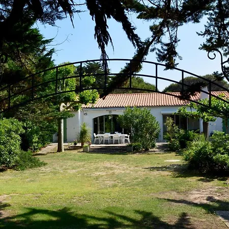 Holiday home Ravissante En Bord De Aux Grenettes *