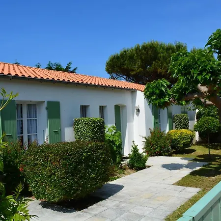 Holiday home Ravissante En Bord De Aux Grenettes