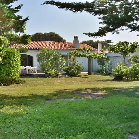 Holiday home Ravissante En Bord De Aux Grenettes Sainte-Marie-de-Re