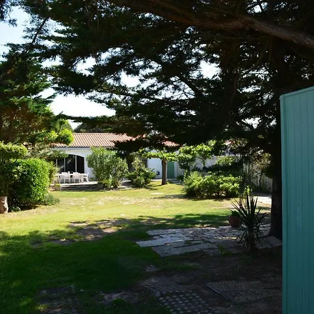 Holiday home Ravissante En Bord De Aux Grenettes